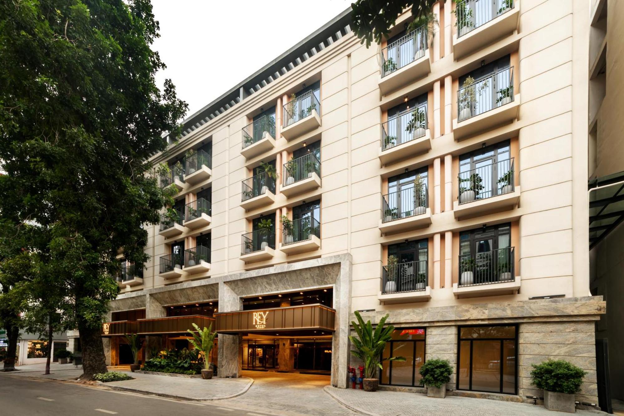 Rey Khách sạn 4*
